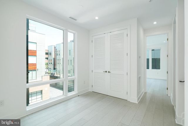 142R S FRONT ST, Philadelphia, PA 19106