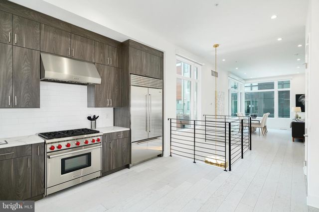 142R S FRONT ST, Philadelphia, PA 19106