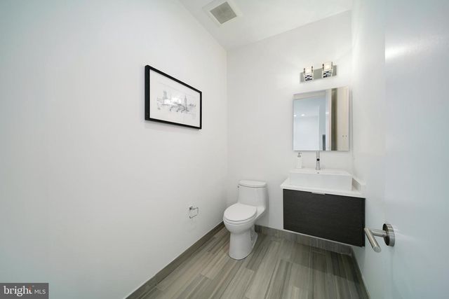 142R S FRONT ST, Philadelphia, PA 19106