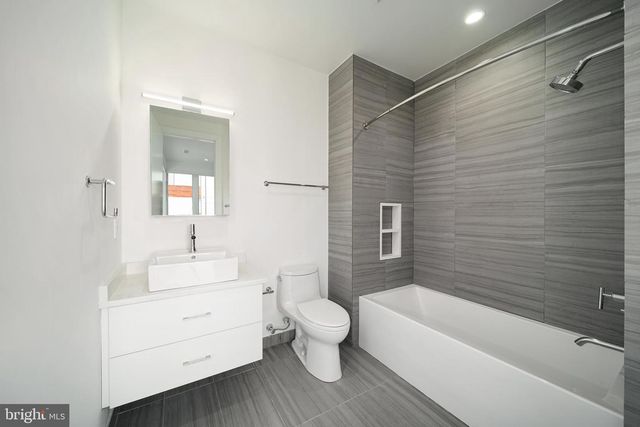 142R S FRONT ST, Philadelphia, PA 19106