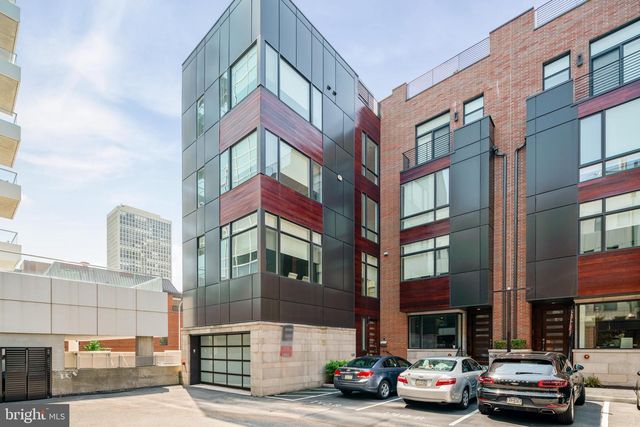 142R S FRONT ST, Philadelphia, PA 19106