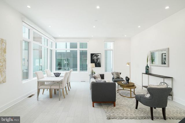 142R S FRONT ST, Philadelphia, PA 19106