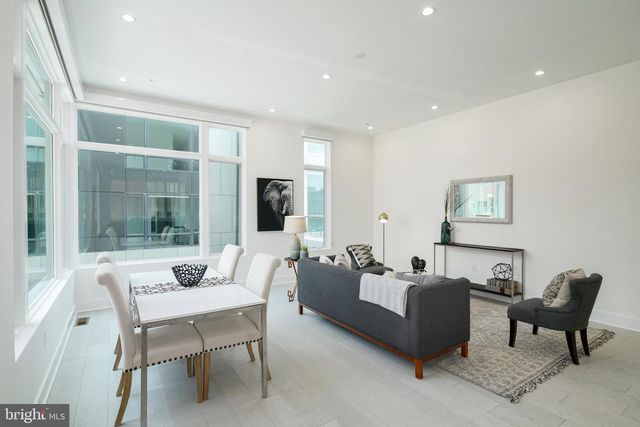 142R S FRONT ST, Philadelphia, PA 19106