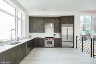 142R S FRONT ST, Philadelphia, PA 19106