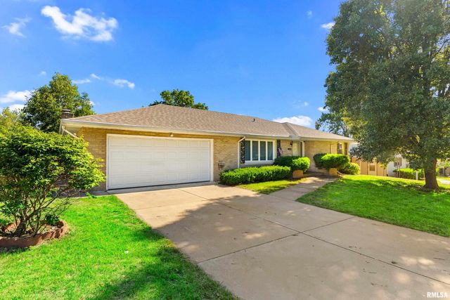 1310 MONROE Street, Pekin, IL 61554