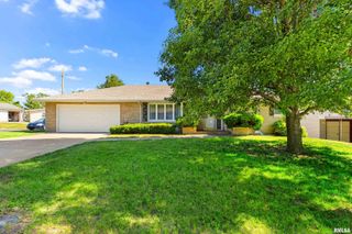 1310 MONROE Street, Pekin, IL 61554