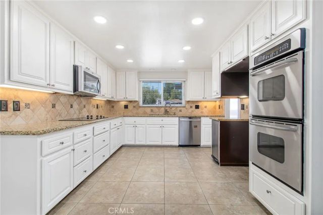23584 Brook, Canyon Lake, CA 92587