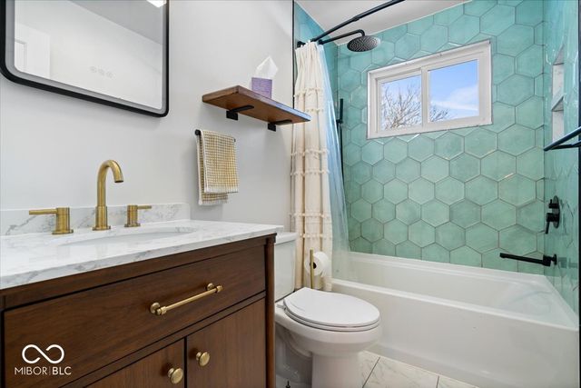 2114 N County Road 800 E, Avon, IN 46123