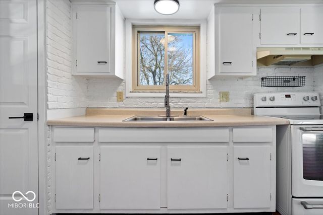 2114 N County Road 800 E, Avon, IN 46123