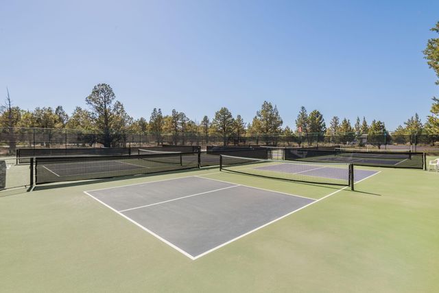 893 Highland View Loop, Redmond, OR 97756