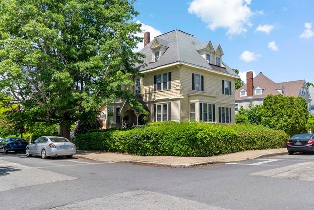 216 Prospect St, Fall River, MA 02720