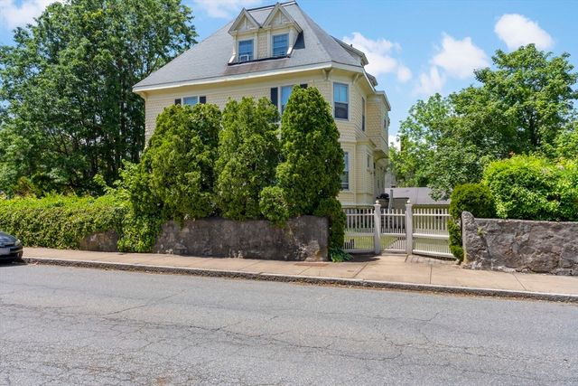216 Prospect St, Fall River, MA 02720