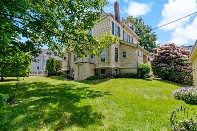 216 Prospect St, Fall River, MA 02720