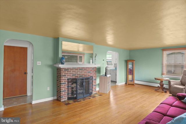 6 S GRANT RD, Thomasville, PA 17364