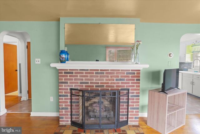 6 S GRANT RD, Thomasville, PA 17364