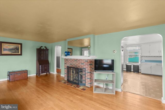 6 S GRANT RD, Thomasville, PA 17364
