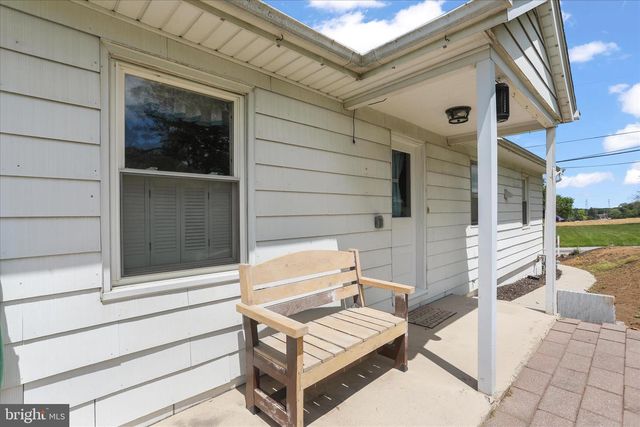 6 S GRANT RD, Thomasville, PA 17364