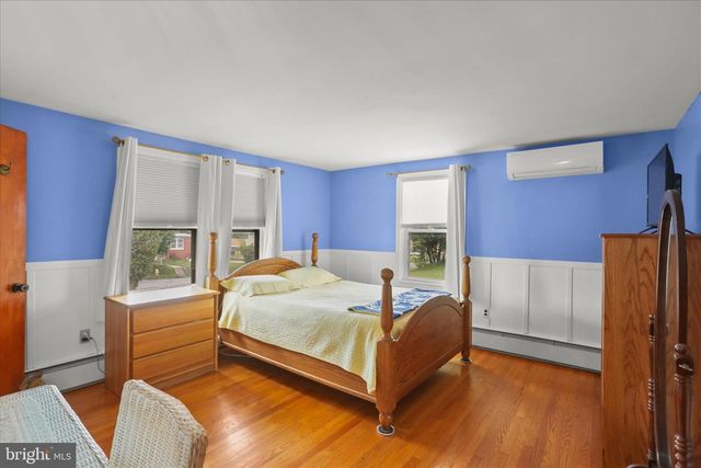 6 S GRANT RD, Thomasville, PA 17364