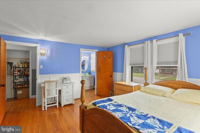 6 S GRANT RD, Thomasville, PA 17364