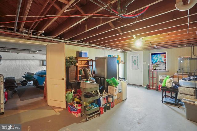 6 S GRANT RD, Thomasville, PA 17364