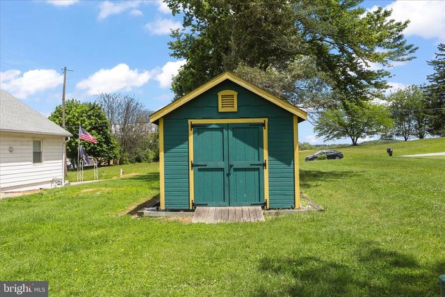6 S GRANT RD, Thomasville, PA 17364