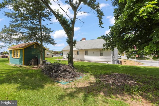 6 S GRANT RD, Thomasville, PA 17364