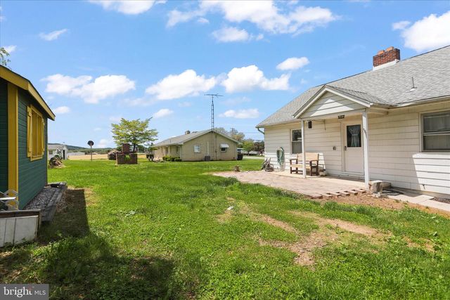 6 S GRANT RD, Thomasville, PA 17364
