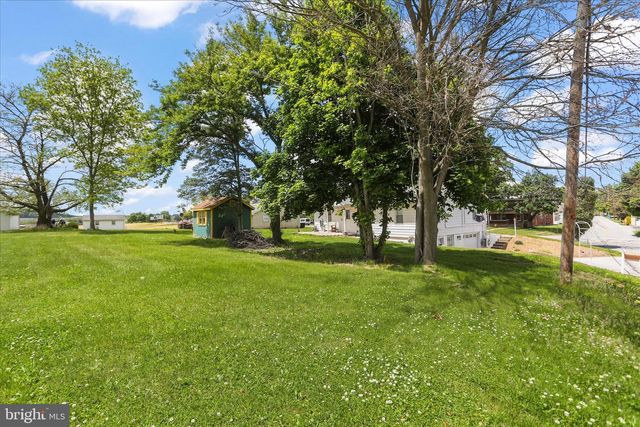 6 S GRANT RD, Thomasville, PA 17364