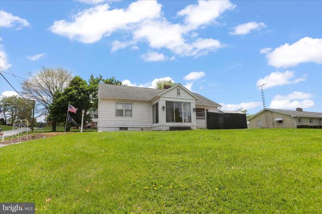 6 S GRANT RD, Thomasville, PA 17364