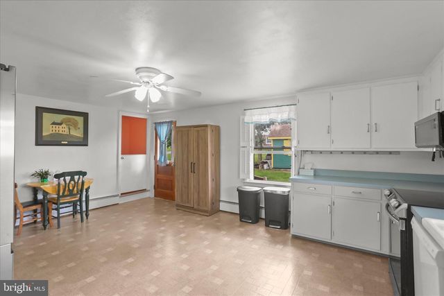 6 S GRANT RD, Thomasville, PA 17364