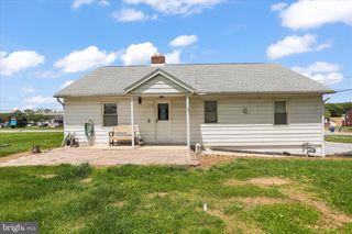 6 S GRANT RD, Thomasville, PA 17364