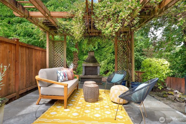 8128 NE 158tth Street, Kenmore, WA 98028