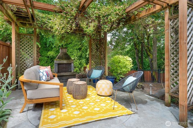 8128 NE 158tth Street, Kenmore, WA 98028