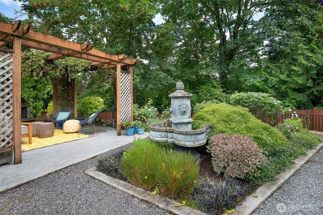 8128 NE 158tth Street, Kenmore, WA 98028