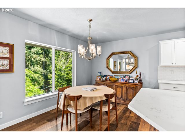 7260 GLACIER Dr, Springfield, OR 97478