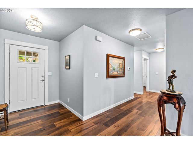 7260 GLACIER Dr, Springfield, OR 97478