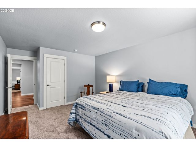 7260 GLACIER Dr, Springfield, OR 97478