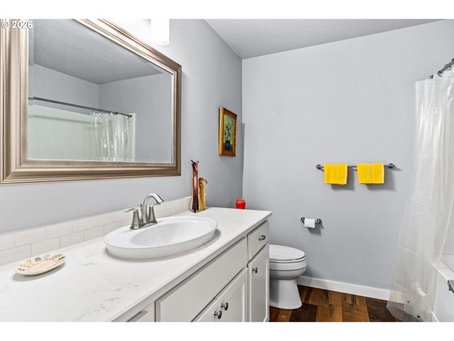 7260 GLACIER Dr, Springfield, OR 97478