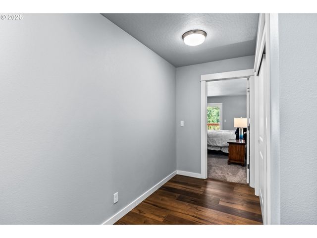 7260 GLACIER Dr, Springfield, OR 97478