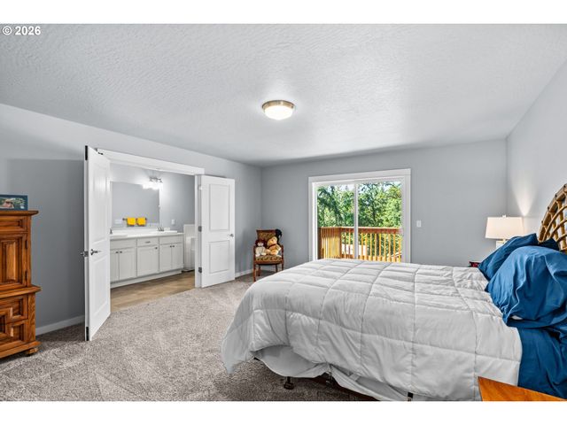 7260 GLACIER Dr, Springfield, OR 97478