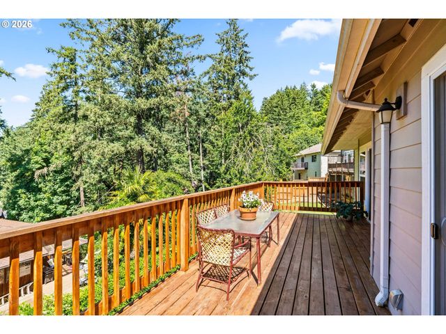 7260 GLACIER Dr, Springfield, OR 97478