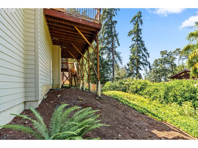 7260 GLACIER Dr, Springfield, OR 97478