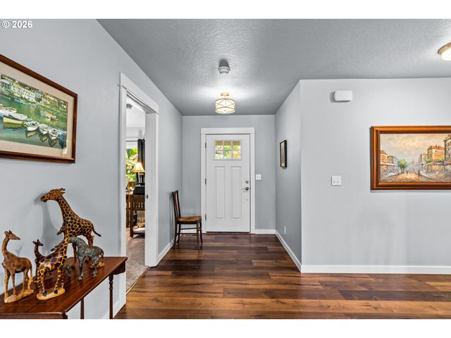 7260 GLACIER Dr, Springfield, OR 97478