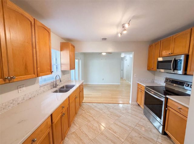 8283 86TH AVENUE, Seminole, FL 33777