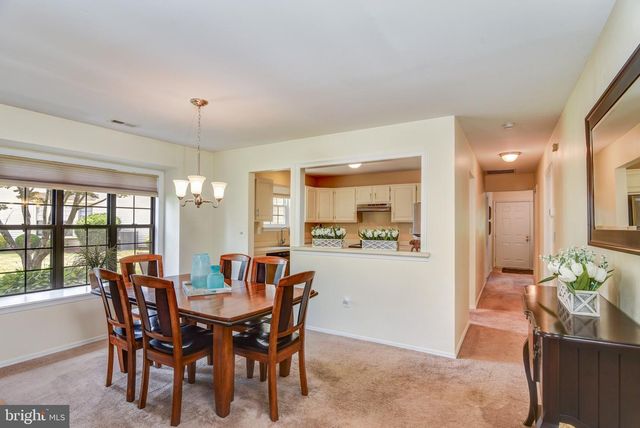 14 WATERWHEEL CT, Columbus, NJ 08022