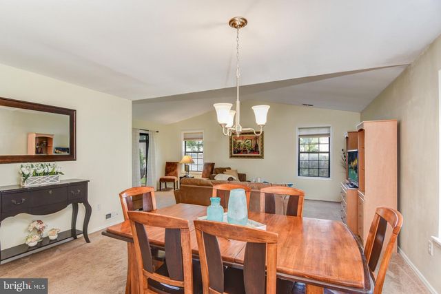 14 WATERWHEEL CT, Columbus, NJ 08022