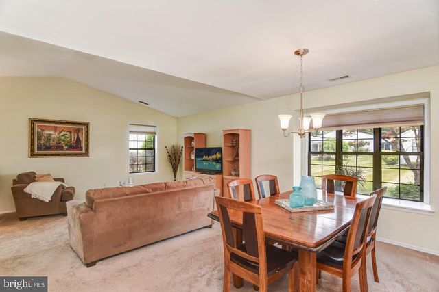 14 WATERWHEEL CT, Columbus, NJ 08022