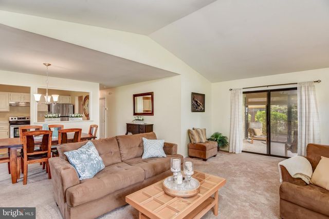 14 WATERWHEEL CT, Columbus, NJ 08022