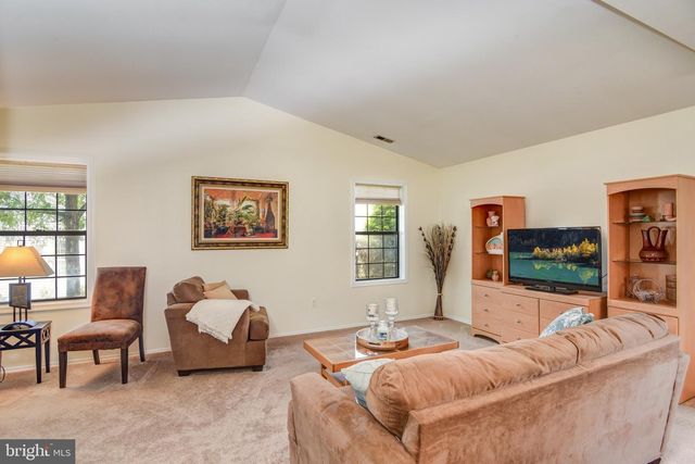 14 WATERWHEEL CT, Columbus, NJ 08022