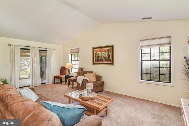 14 WATERWHEEL CT, Columbus, NJ 08022